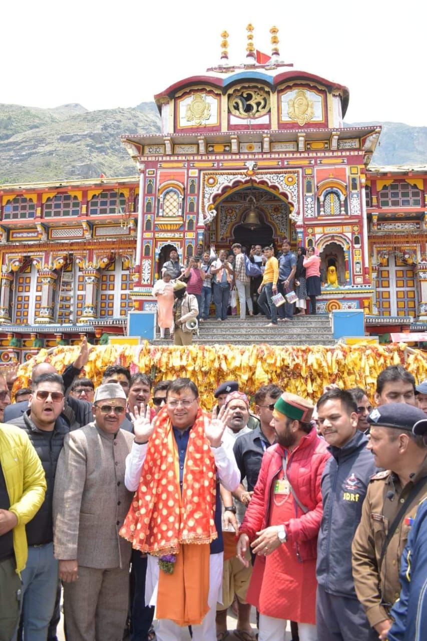 मुख्यमंत्री ने श्री बदरी विशाल के दर्शन और पूजा कर देश और प्रदेश की खुशहाली की कामना की