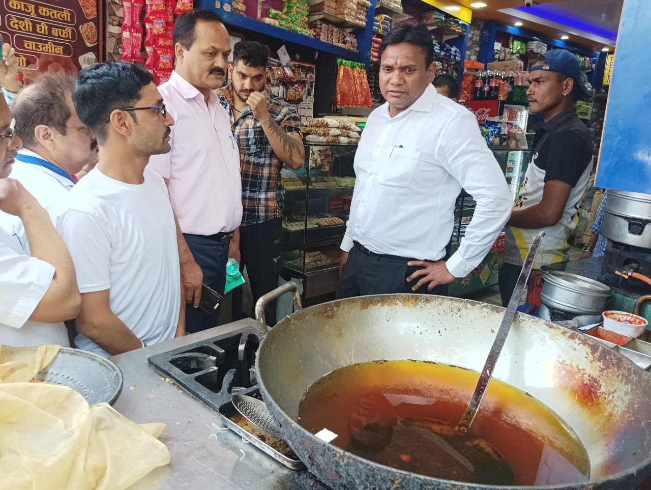 डॉ आर राजेश कुमार ने कहा मुख्यमंत्री धामी व स्वास्थ्य मंत्री के दिशा निर्देशों में चारधाम यात्रा शुरू होने से पहले ही विभाग ने व्यापक तैयारियां कर ली थी