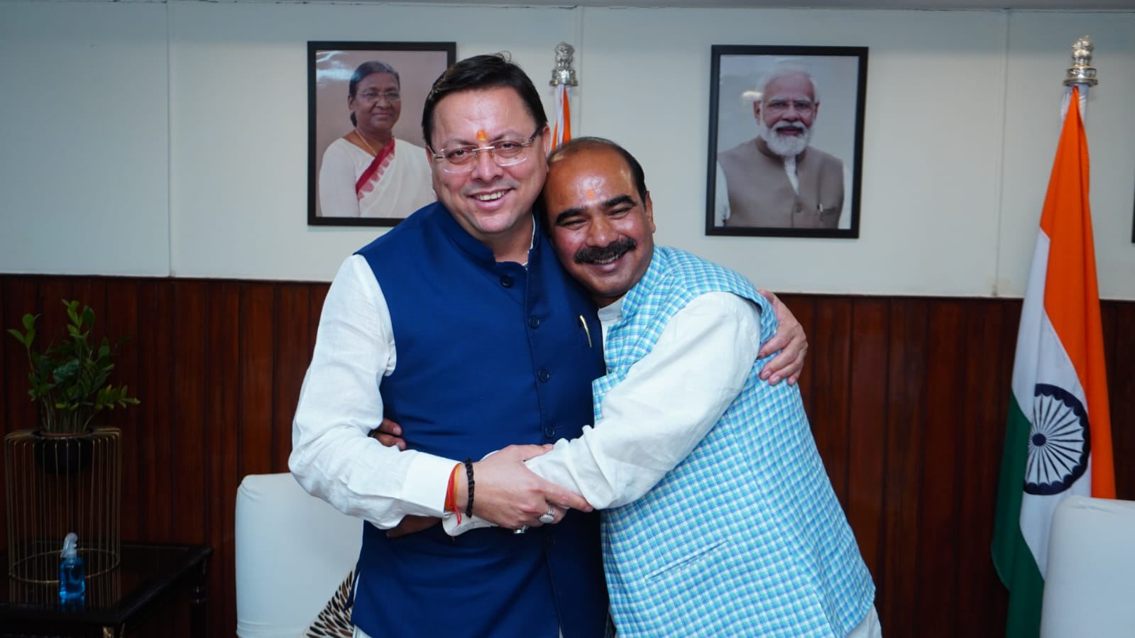 केंद्रीय राज्य मंत्री अजय टम्टा ने मुख्यमंत्री धामी से की भेंट मुख्यमंत्री धामी ने उन्हें समस्त प्रदेशवासियों की ओर से बधाई व शुभकामनाएं दी