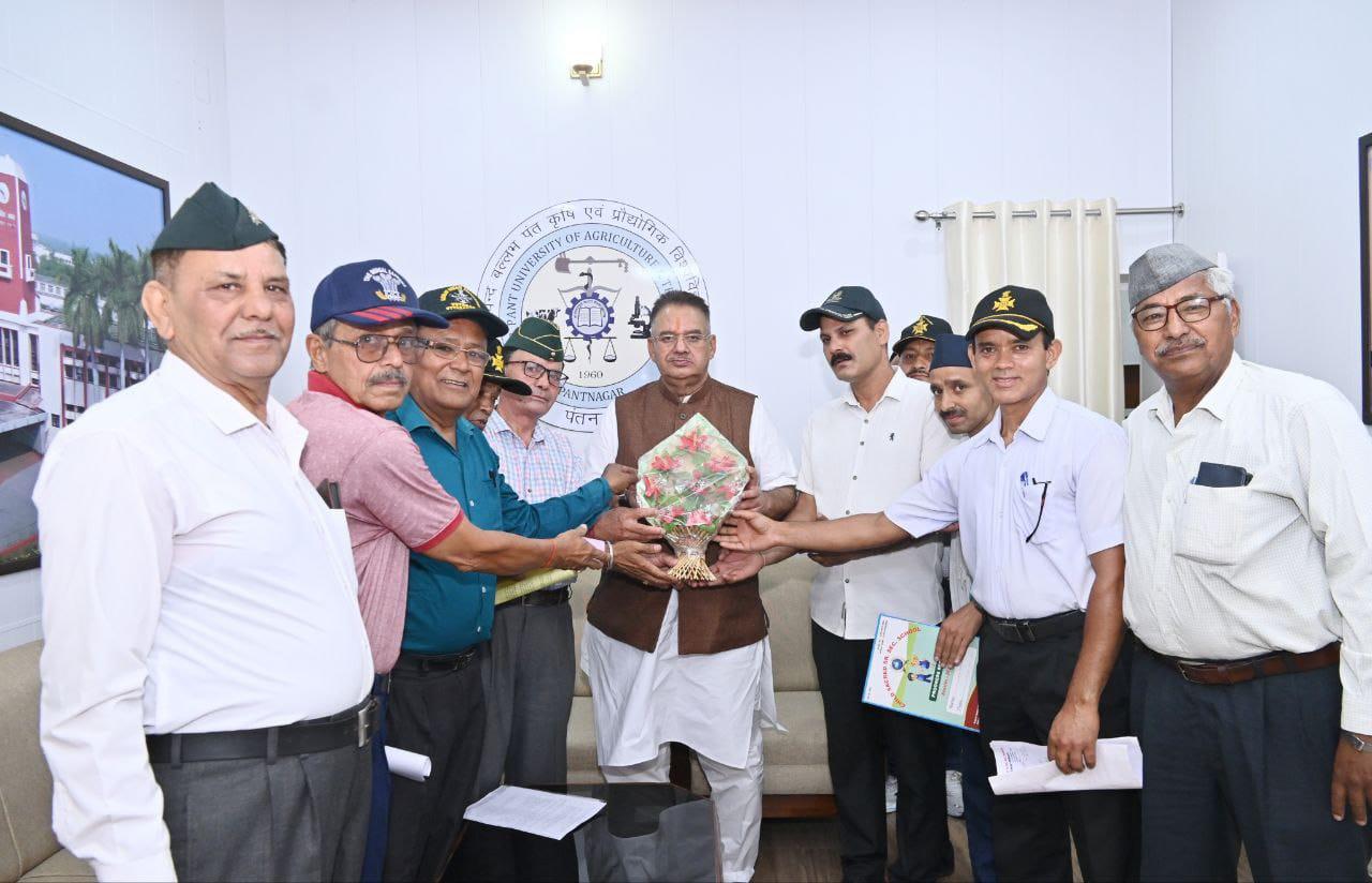 सैनिक कल्याण मंत्री गणेश जोशी से बिन्दूखत्ता भूतपूर्व सैनिक संगठन के पद अधिकारियों ने मुलाकात का बताइए समस्या, मंत्री ने तुरंत समस्या का समाधान के दिए निर्देश … .