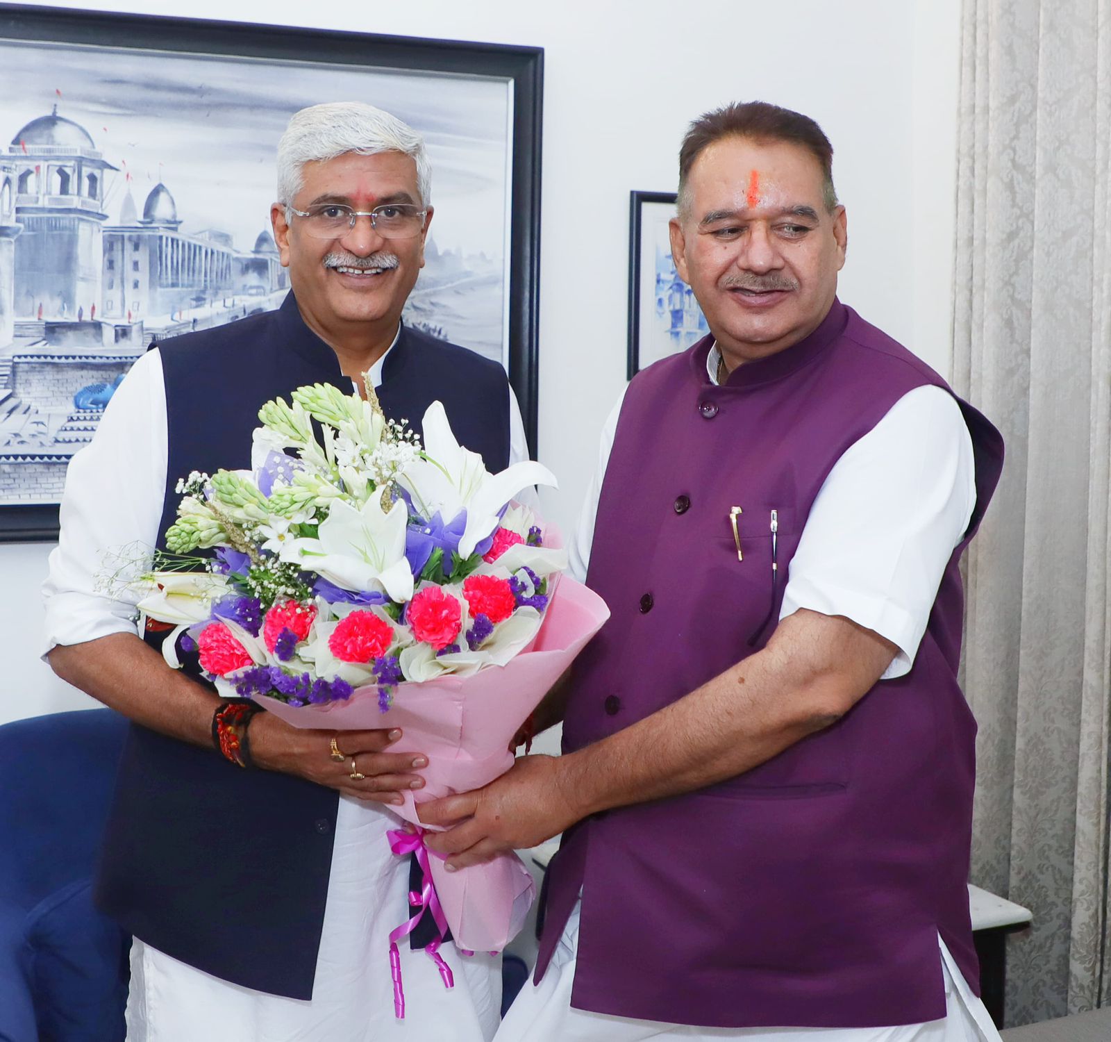 नई दिल्ली में केंद्रीय पर्यटन एवं संस्कृति मंत्री गजेन्द्र सिंह शेखावत से शिष्टाचार भेंट करते मंत्री गणेश जोशी   