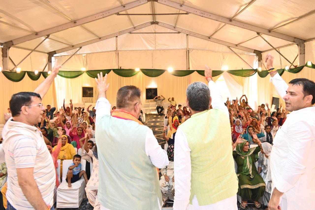 मंगलौर विधानसभा के उपचुनाव में भाजपा प्रत्याशी करतार सिंह भड़ाना के समर्थन में आयोजित जनसभा को सम्बोधित कैबिनेट मंत्री गणेश जोशी ने किया