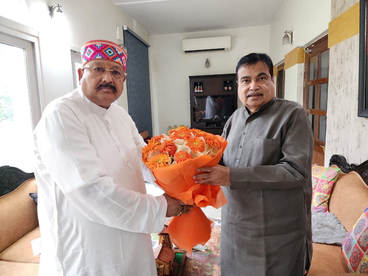 महाराज ने माइलस्टोन और शौचालयों की कमी से भी केन्द्रीय मंत्री को अवगत कराया