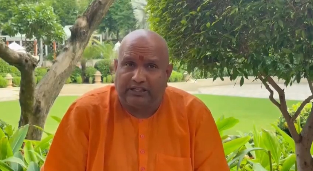 राखी सावंत की तरह स्वामी अविमुक्तेश्वरानंद जी कोई ना कोई सनसनी फैला देते हैं : स्वामी आनंद स्वरूप महाराज