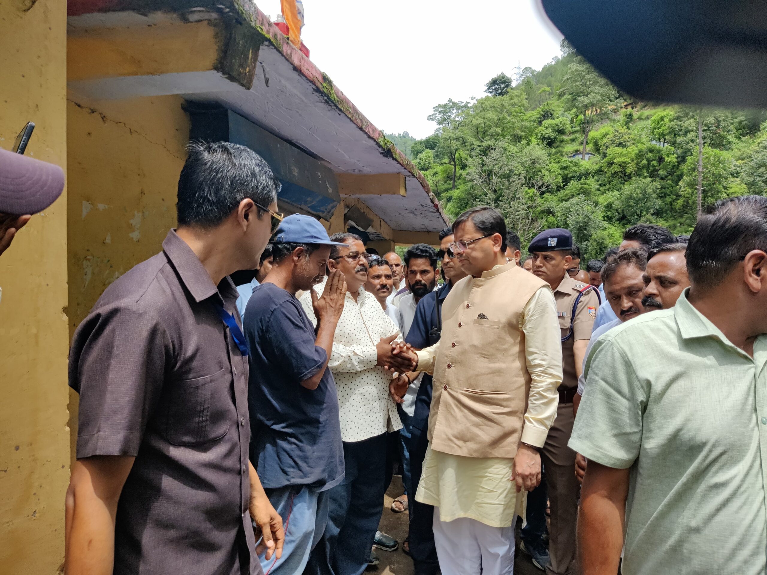 मुख्यमंत्री ने कहा कि क्षेत्र में आपदा से जनहानि, पशुहानि एवं अन्य परिसंपत्तियों को काफी नुकसान पहुंचा है आपदा के समय लोगों की सुरक्षा राज्य सरकार पहली प्राथमिकता है