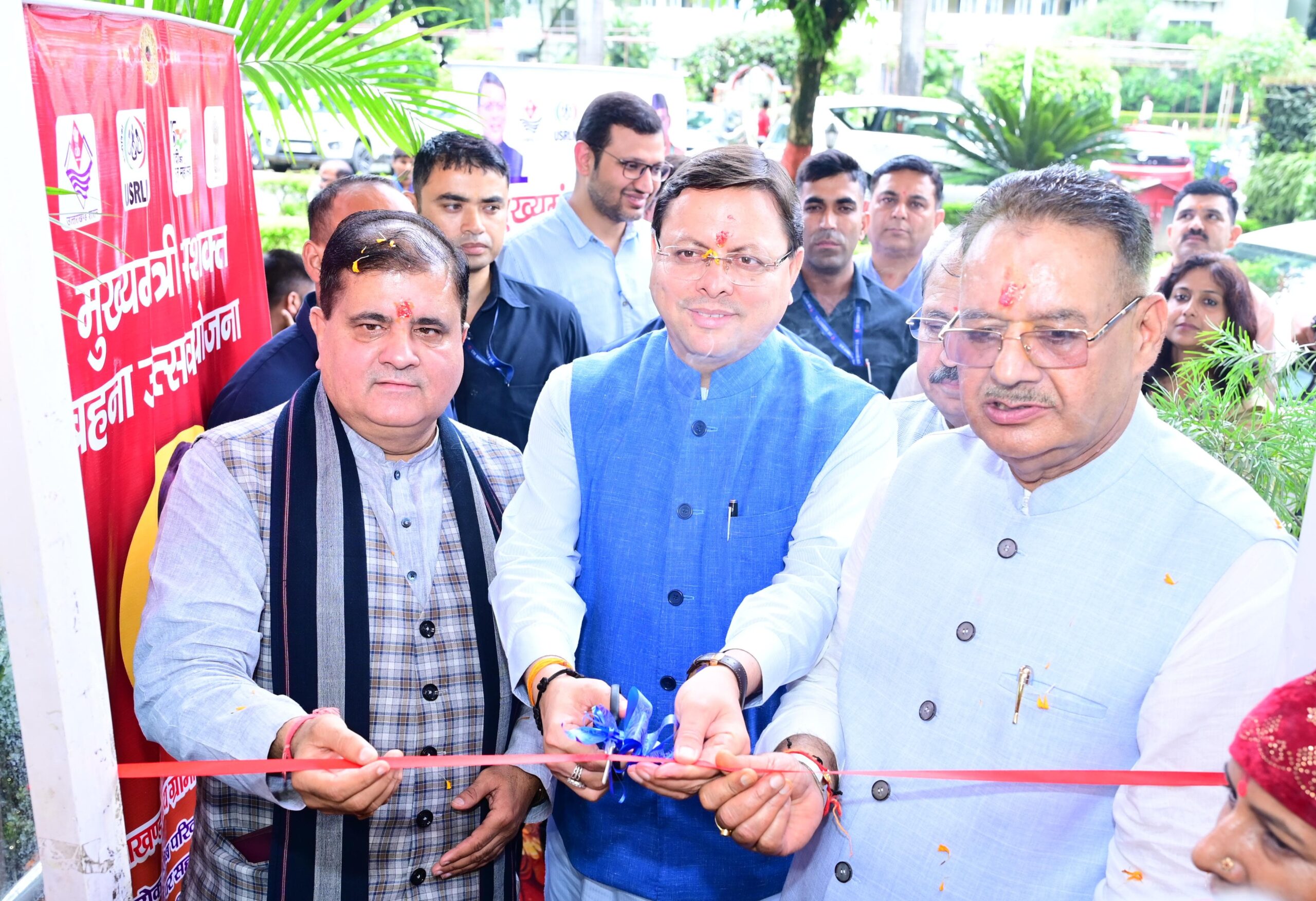 मुख्यमंत्री धामी ने मुख्यमंत्री सशक्त बहना उत्सव योजना एवं मुख्यमंत्री महिला स्वयं सहायता समूह सशक्तिकरण योजना के अन्तर्गत महिला समूहों द्वारा लगाए गए स्टॉलों का शुभारंभ किया