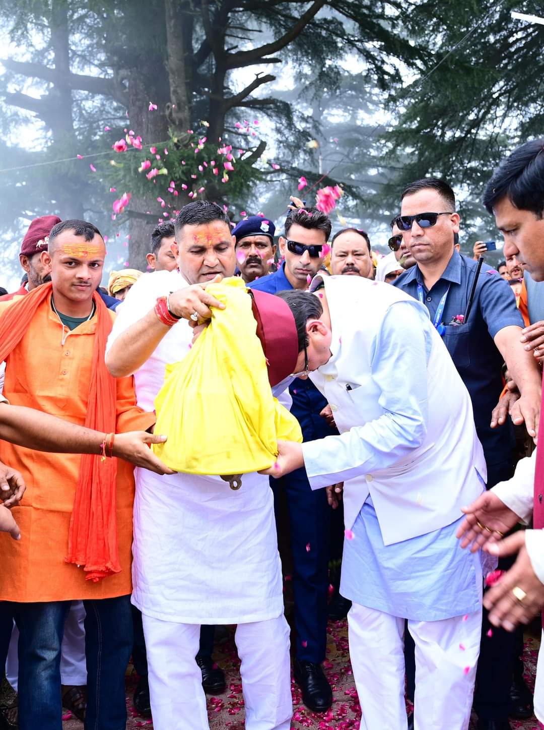 मुख्यमंत्री ने रक्षाबंधन के अवसर पर देवीधुरा स्थित मां वाराही धाम में लगने वाले विश्व प्रसिद्ध बग्वाल मेले में किया प्रतिभाग