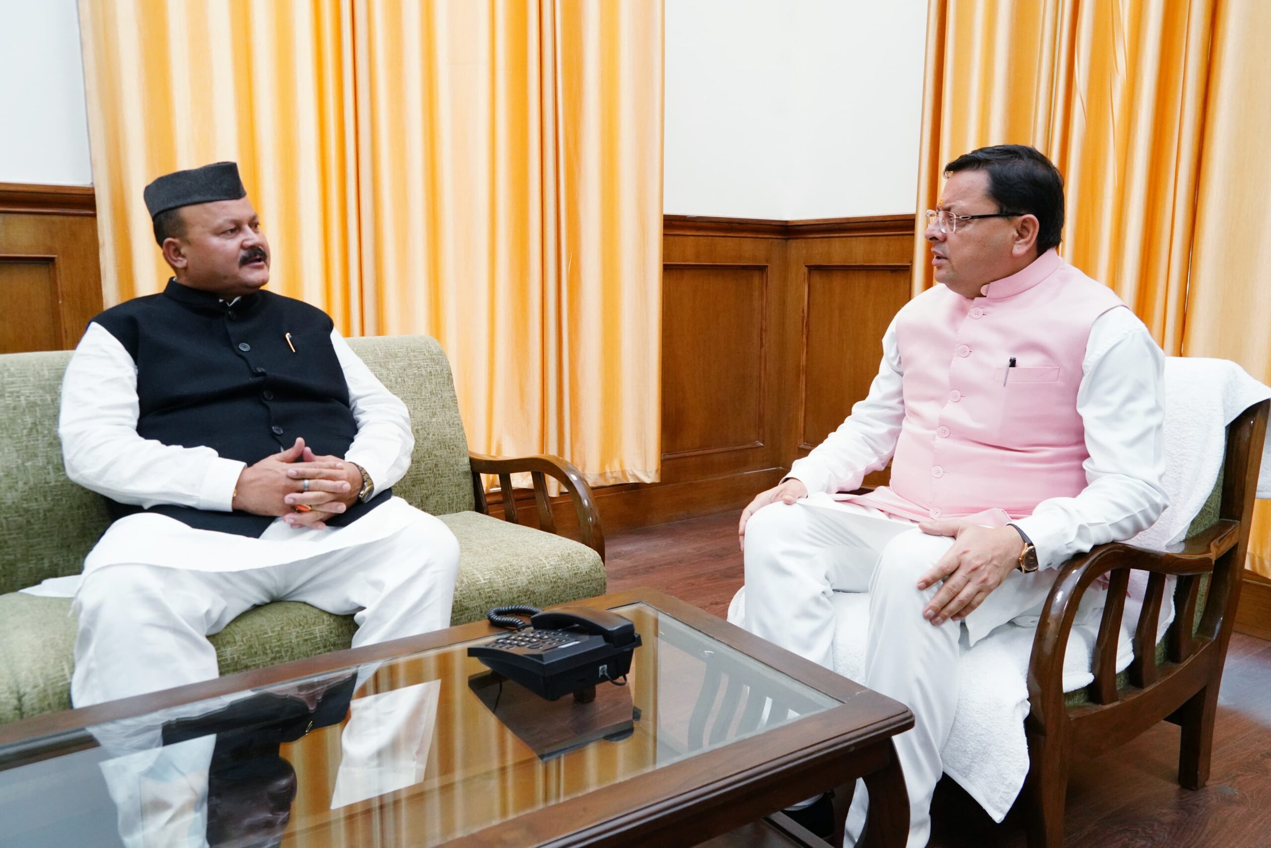 धारचूला विधायक हरीश धामी को  अपनों ने ठुकराया मुख्यमंत्री धामी ने गले लगाया, गंभीरता पूर्वक सुना उनके विधानसभा धारचूला का दर्द, आला अधिकारियों को दिए निर्देश