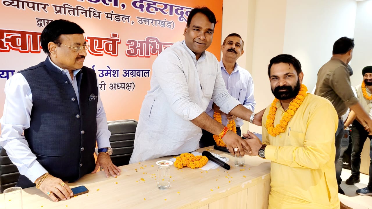 कार्यकारी अध्यक्ष ई० सिद्धार्थ उमेश अग्रवाल ने दी अक्षत जैन को बधाई