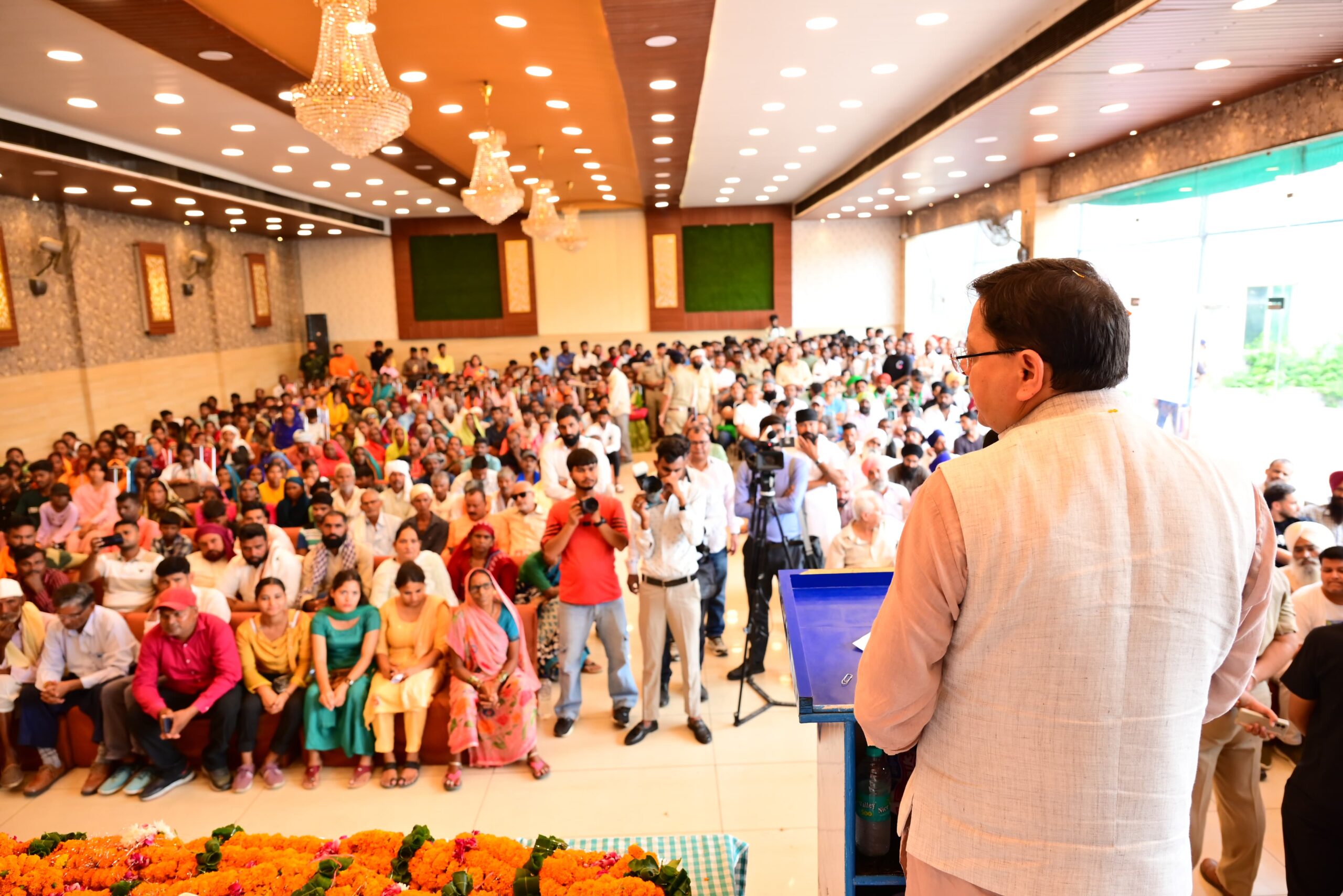 राज्य आंदोलनकारियों को 10 प्रतिशत के क्षैतिज आरक्षण देने, पर्यावरण मित्रों का वेतन 7000 से 15000 किये जाने तथा राज्य की महिलाओं को 30 प्रतिशत आरक्षण दिये जाने के निर्णय पर सभी ने मुख्यमंत्री का आभार व्यक्त किया।