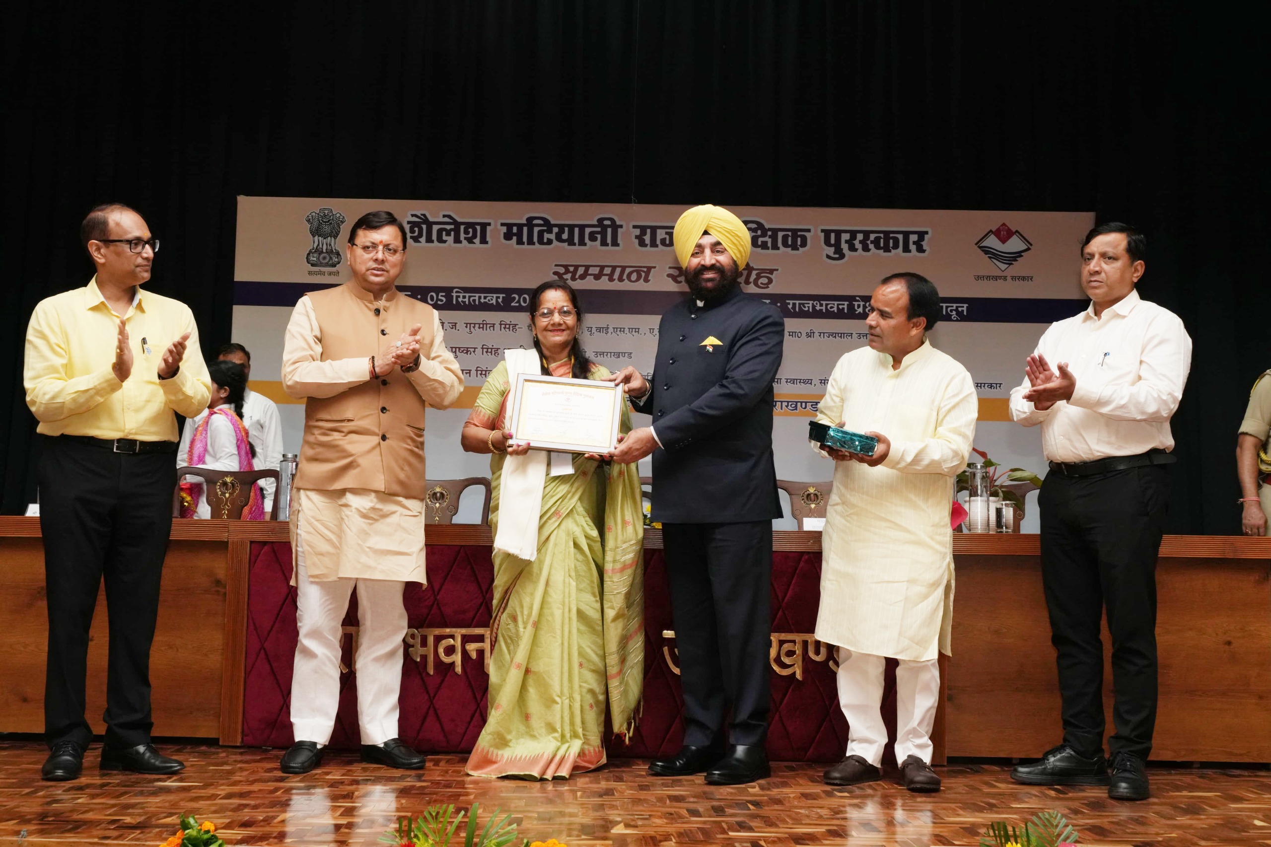 शिक्षकों ने समाज में ज्ञान का संचार एवं अपने अनुभव और मार्गदर्शन से विद्यार्थियों के जीवन को आकार देने का कार्य किया है – मुख्यमंत्री