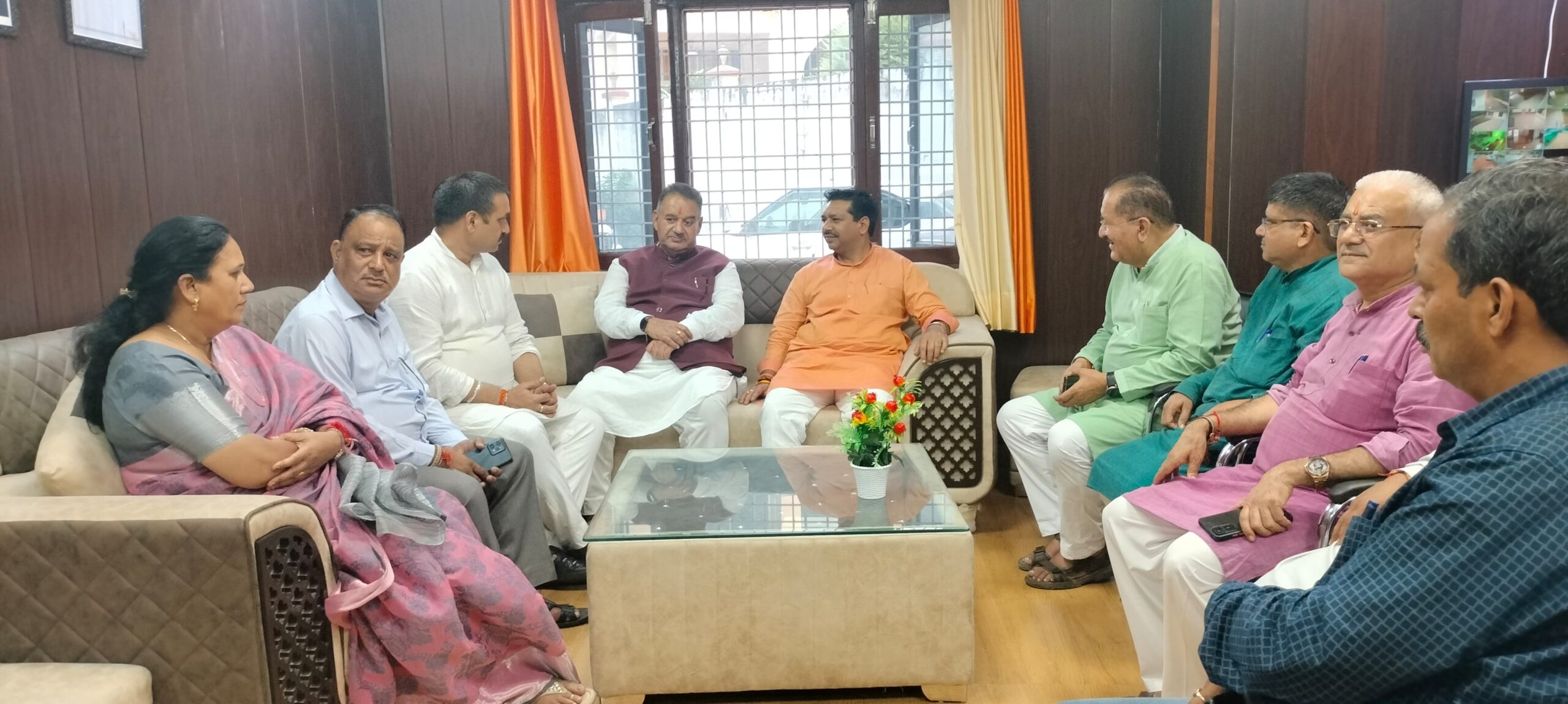 कैबिनेट मंत्री गणेश जोशी ने रुद्रप्रयाग स्थित भाजपा जिला कार्यालय पहुंचकर आगामी चुनावी रणनीति तथा सदस्यता अभियान के संबंध में विस्तृत चर्चा की 