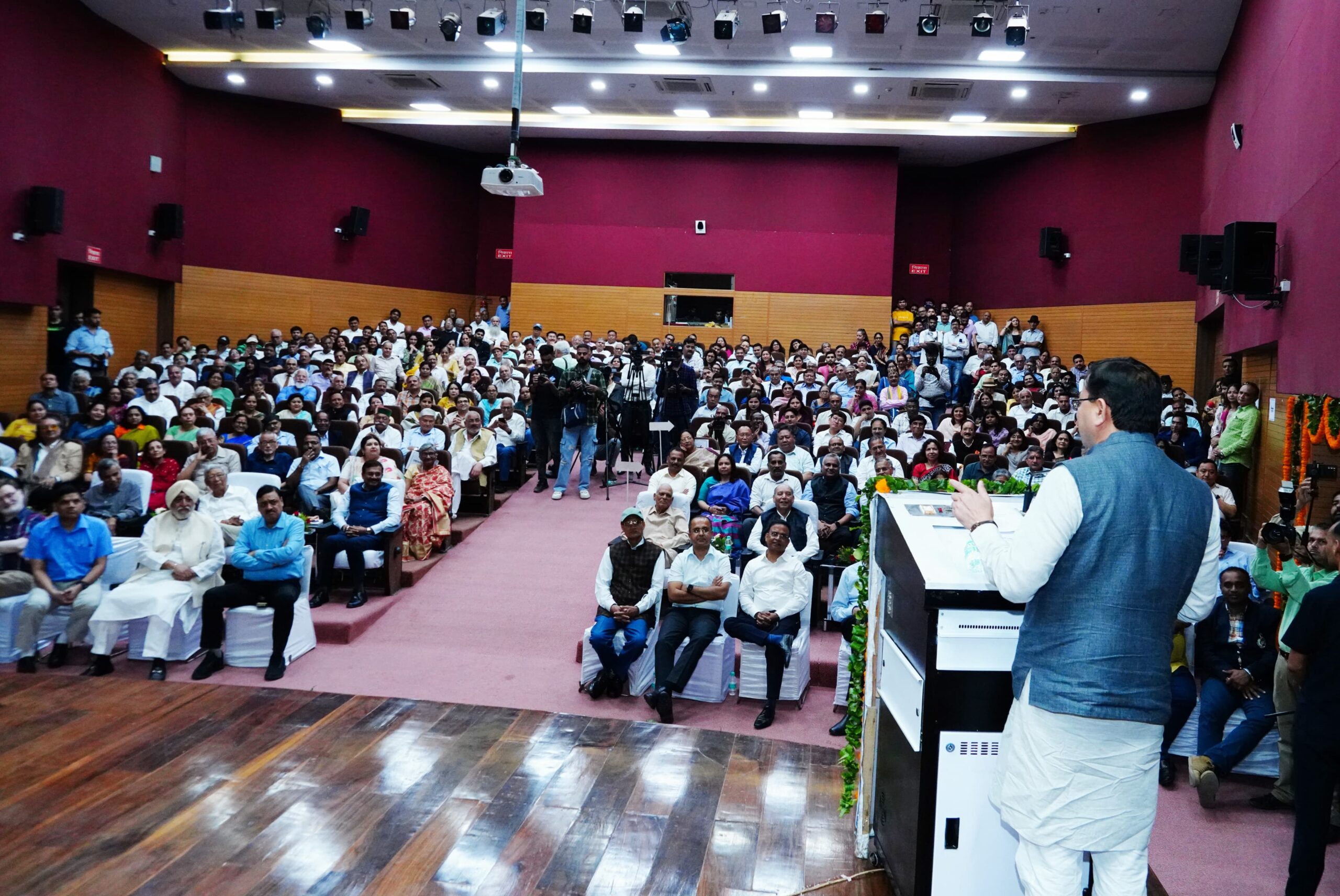 अनिल रतूड़ी जी अपने कार्यकाल के दौरान सच्चे अर्थों में “स्थितप्रज्ञ” रहे यानी ऐसी मानसिक स्थिति में, जहां न कोई भय हो, न कोई लालच और न कोई विचलन रहा हो:धामी