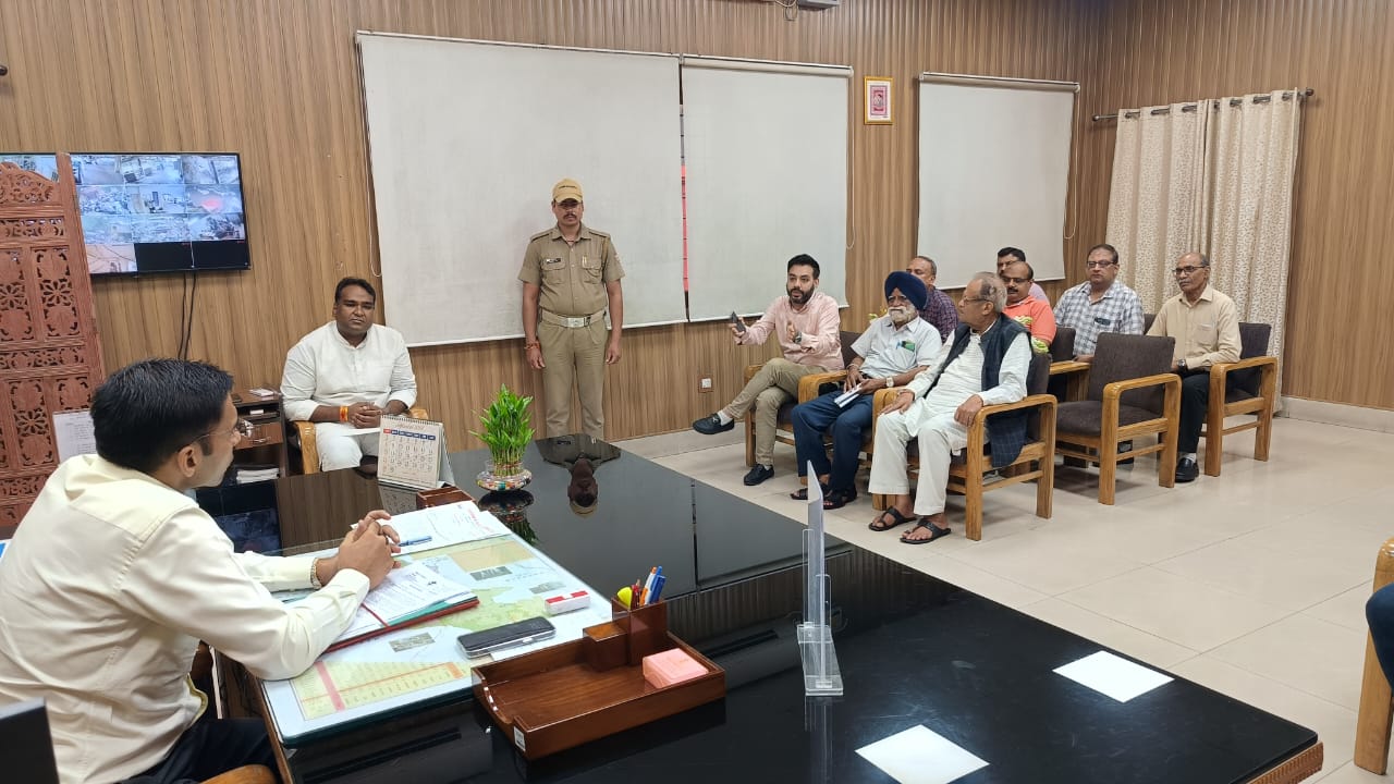 डीएम के पलटन बाजार दौरे के दौरान महिलाओं की सहायता के लिए पलटन बाजार के लिए पिंक बूथ के लिए भी उपलब्ध करा चुके हैं धनराशि