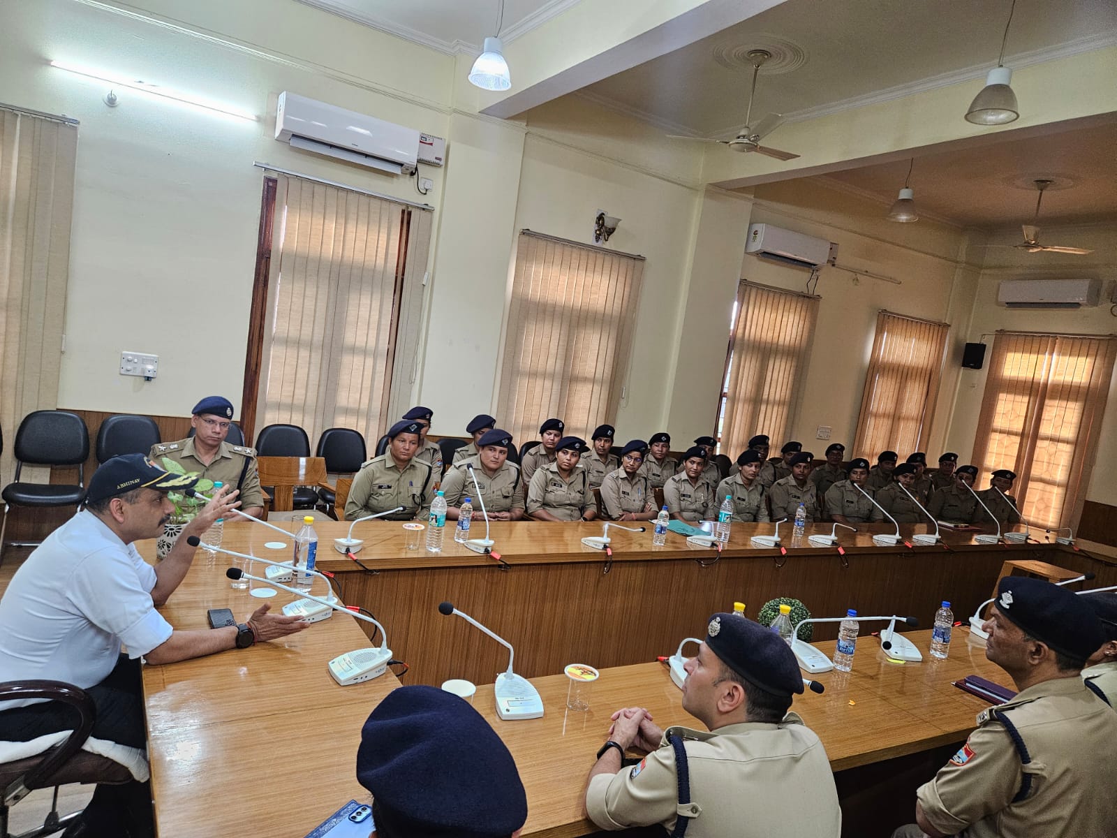 डीजीपी अभिनव कुमार ने नैनीताल भ्रमण के दौरान सम्भ्रान्त नागरिकों के साथ की गोष्ठी पढ़े पूरी खबर….   