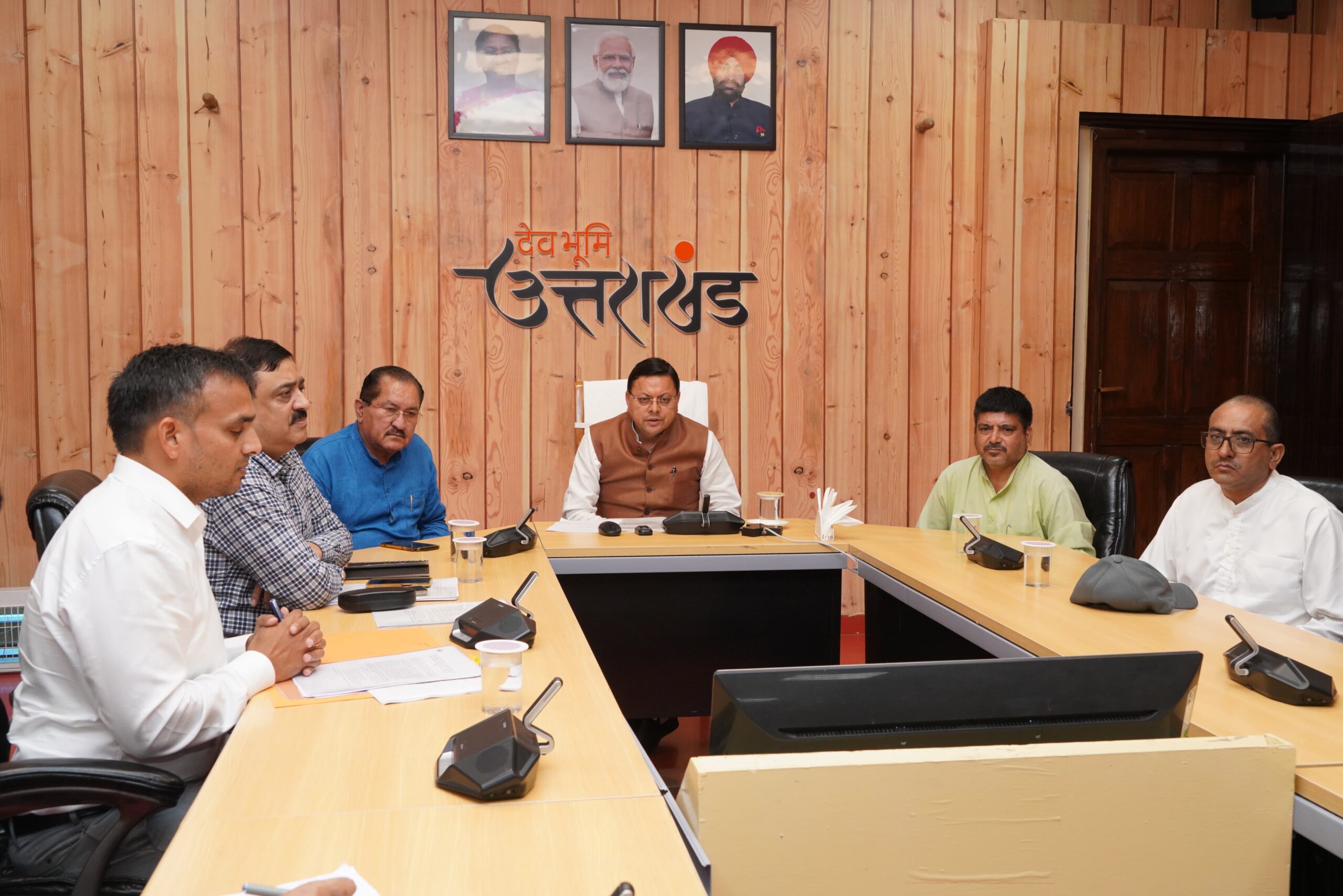 मुख्यमंत्री ने कहा कि केदारनाथ क्षेत्र में आई आपदा एक दुखद घटना थी। आपदा के दौरान प्रभावित हुए लोगों एवं व्यापारियों की मदद के लिए राज्य सरकार हमेशा तत्पर रहेगी      