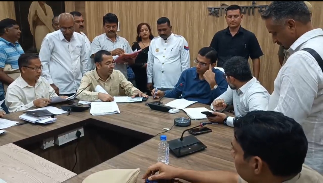 जनता दरबार मे आज आईं कुल 131 शिकायतें, जिलाधिकारी ने अधिकारियों को समस्याओं पर त्वरित कार्यवाही करने के दिये निर्देश   