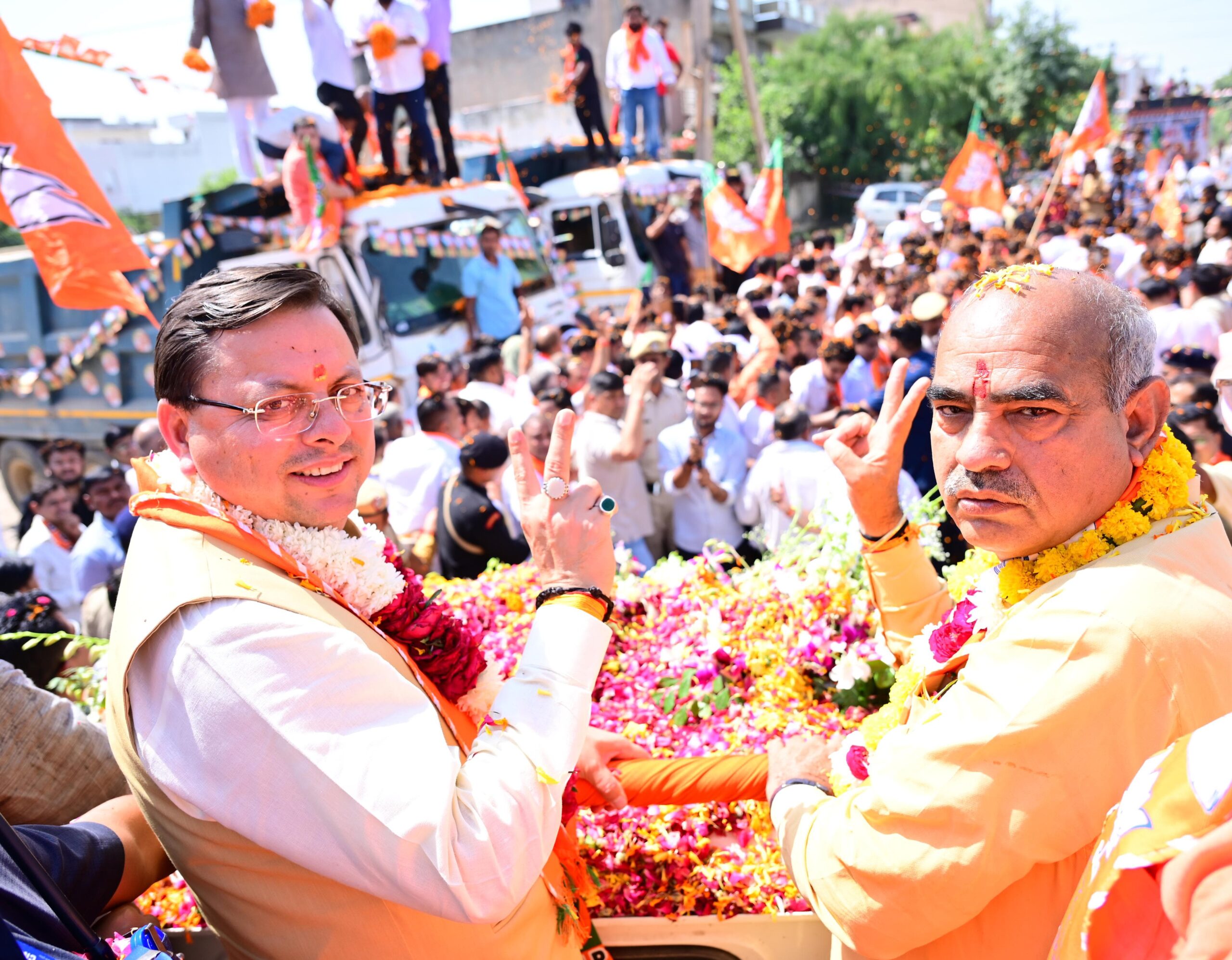 धामी ने रोड शो के दौरान लोगों द्वारा किए गए आत्मीय स्वागत और उत्साहपूर्ण समर्थन के लिए बल्लभगढ़ की जनता का आभार व्यक्त किया   