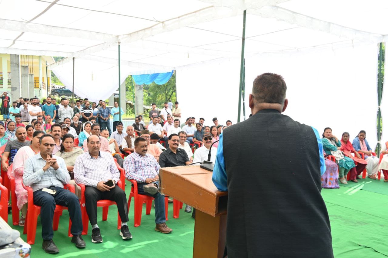 निश्चित रूप से इस सामुदायिक भवन के निर्माण कार्य पूर्ण होने पर क्षेत्रवासियों को शादी विवाह और सामाजिक कार्यों के लिए लाभ मिलेगा : जोशी   