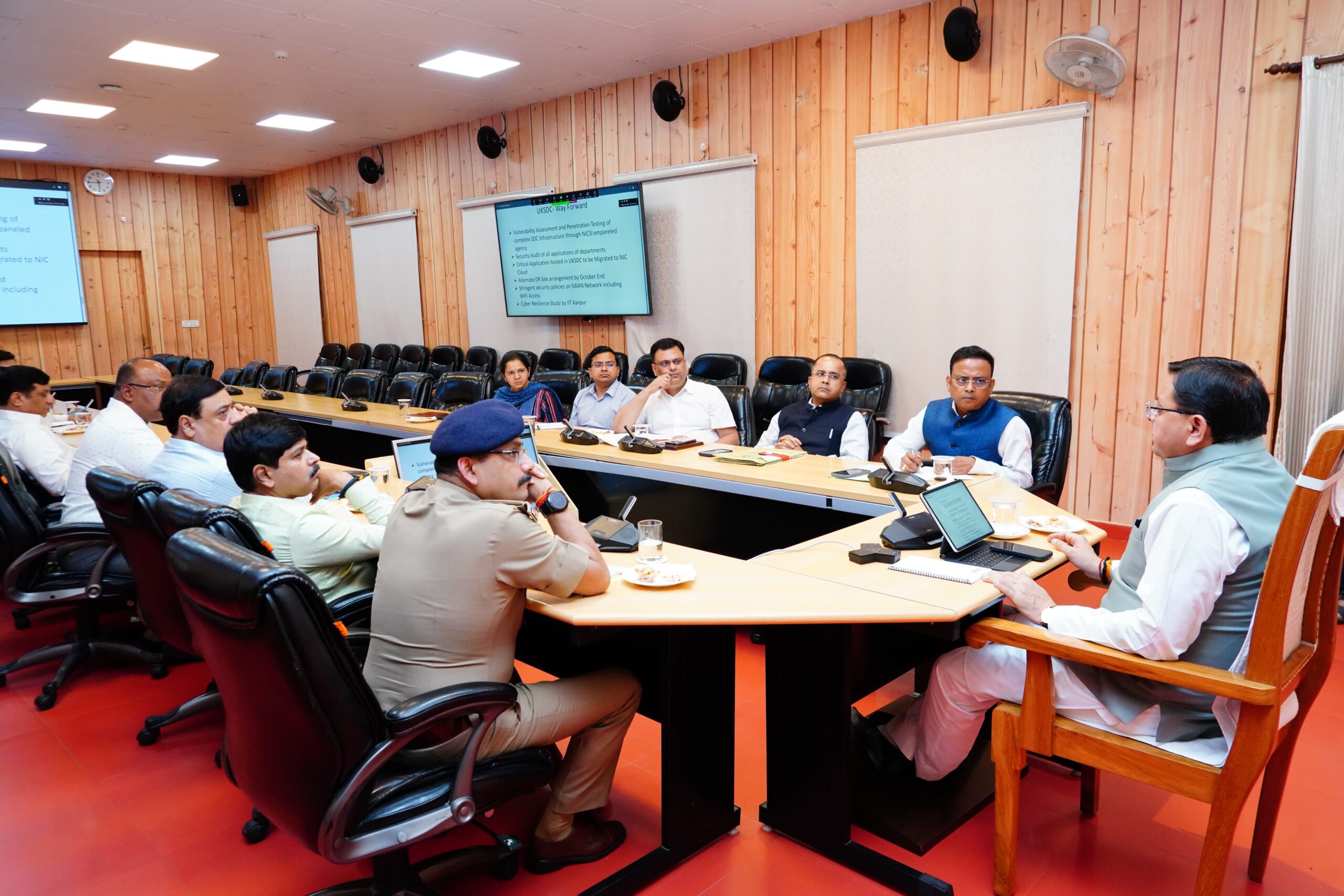 मुख्यमंत्री ने कहा कि ऑनलाइन प्लेटफॉर्म की सुरक्षा एवं विभिन्न विभागों से संबंधित ऑनलाइन डाटा की रिकवरी के लिए डिजास्टर रिकवरी सेंटर की स्थापना की जाए   