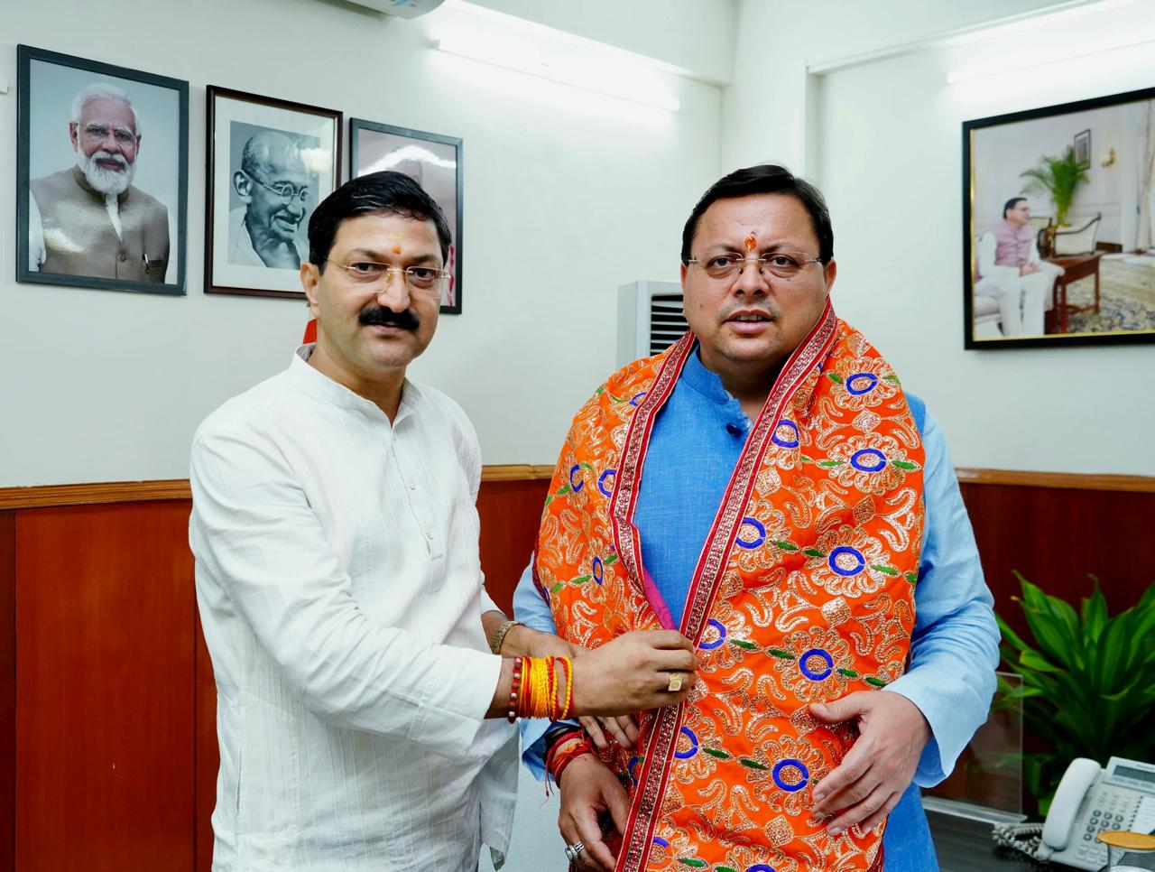 उत्तराखंड में अस्थायी कर्मचारियों को मिली बड़ी राहत, CM ने की घोषणा      