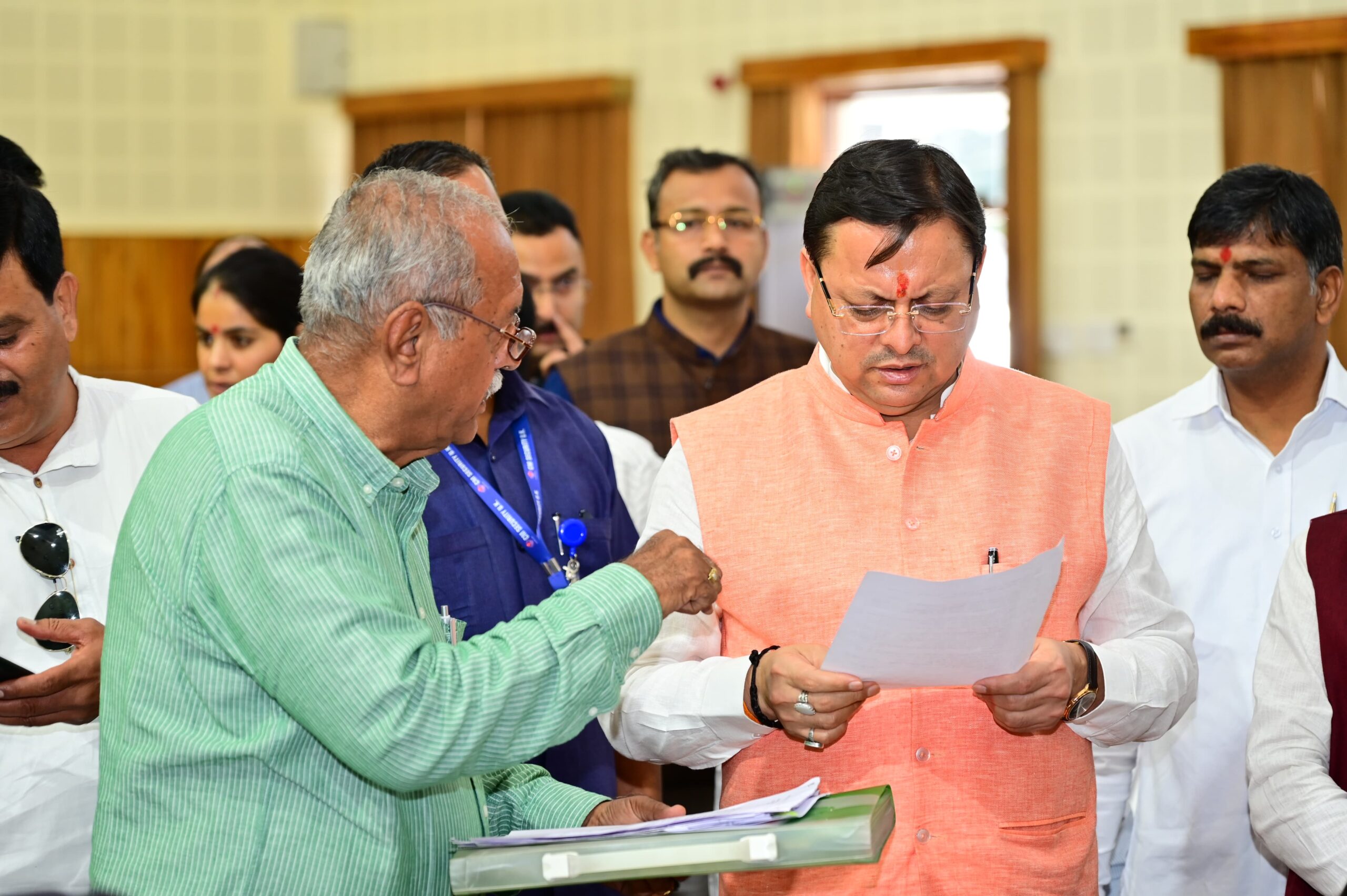 मुख्यमंत्री ने अधिकारियों को निर्देश दिए कि लोगों की समस्याओं का शीर्ष प्राथमिकता पर निदान किया जाए   