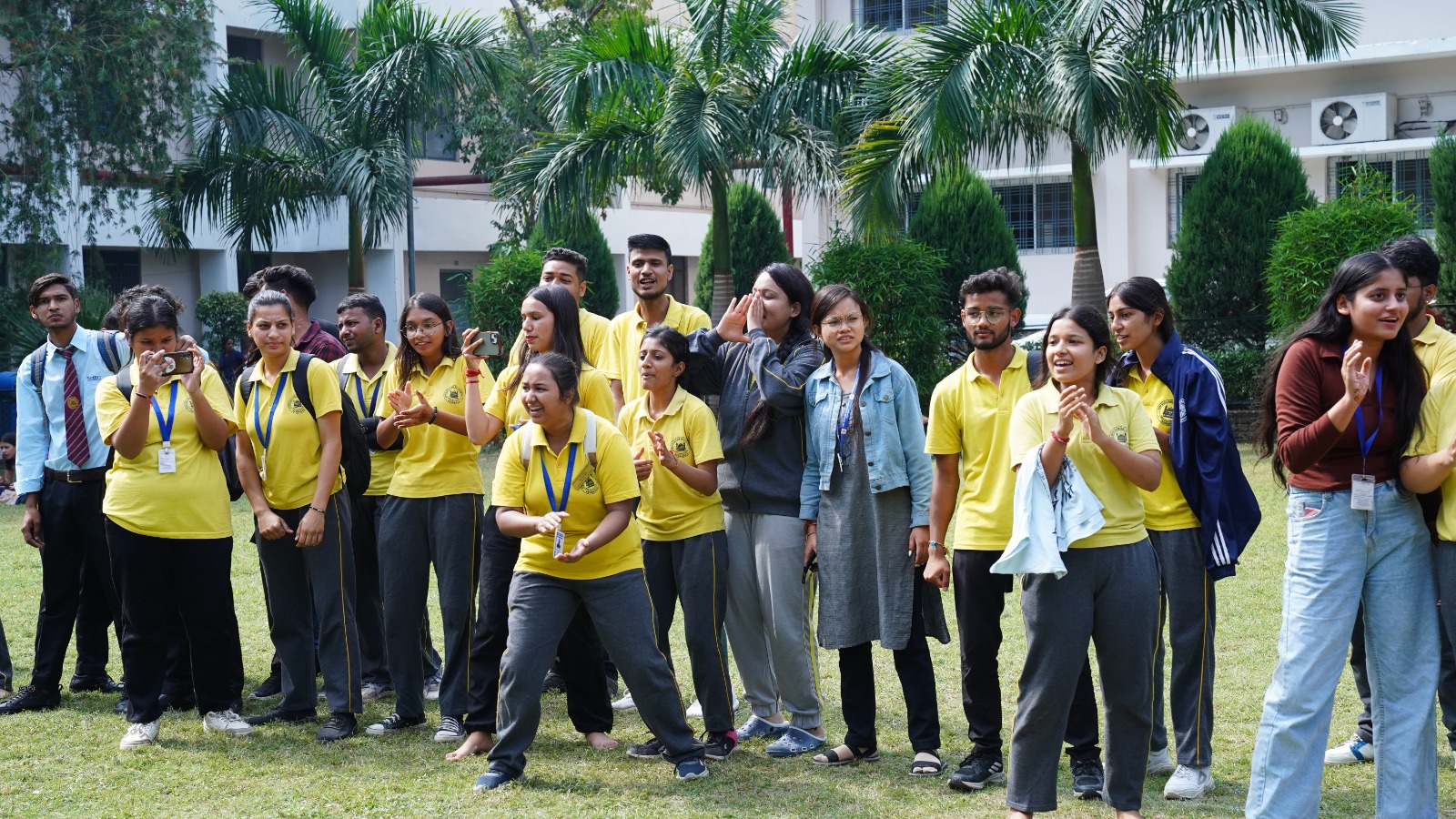 पूर्ण अपंगता की स्थिति में रू. 30 लाख से रू. 50 लाख, तथा आंशिक अपंगता की स्थिति में रू. 10 लाख से रू. 40 लाख तक की वित्तीय सहायता बैंक द्वारा पैकेज के अन्तर्गत प्रदान की जाएगी