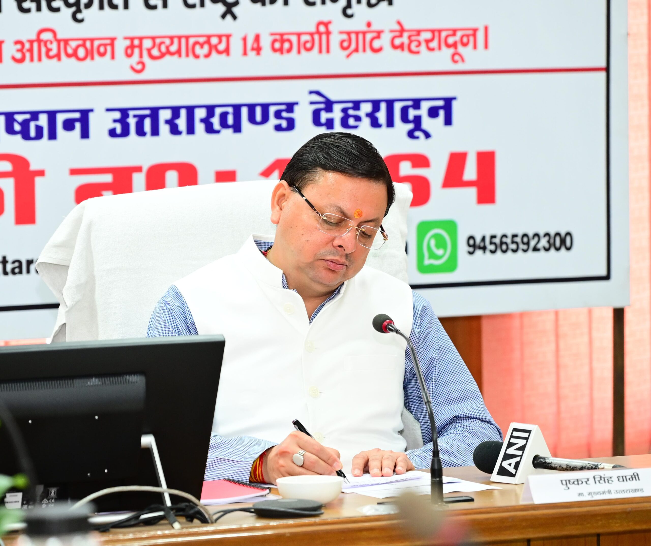 सतर्कता अधिष्ठान में ऐसे अधिकारियों को भी शामिल किया जाए जिन्हें इस क्षेत्र में विशेषज्ञता हो