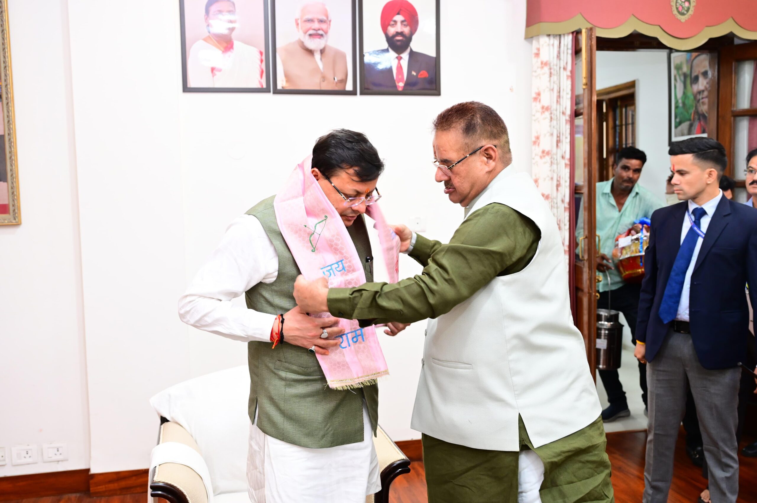 कृषि मंत्री गणेश जोशी ने मुख्यमंत्री आवास में मुख्यमंत्री पुष्कर सिंह धामी से शिष्टाचार भेंट कर उन्हें दीपावली की शुभकामनायें दी   