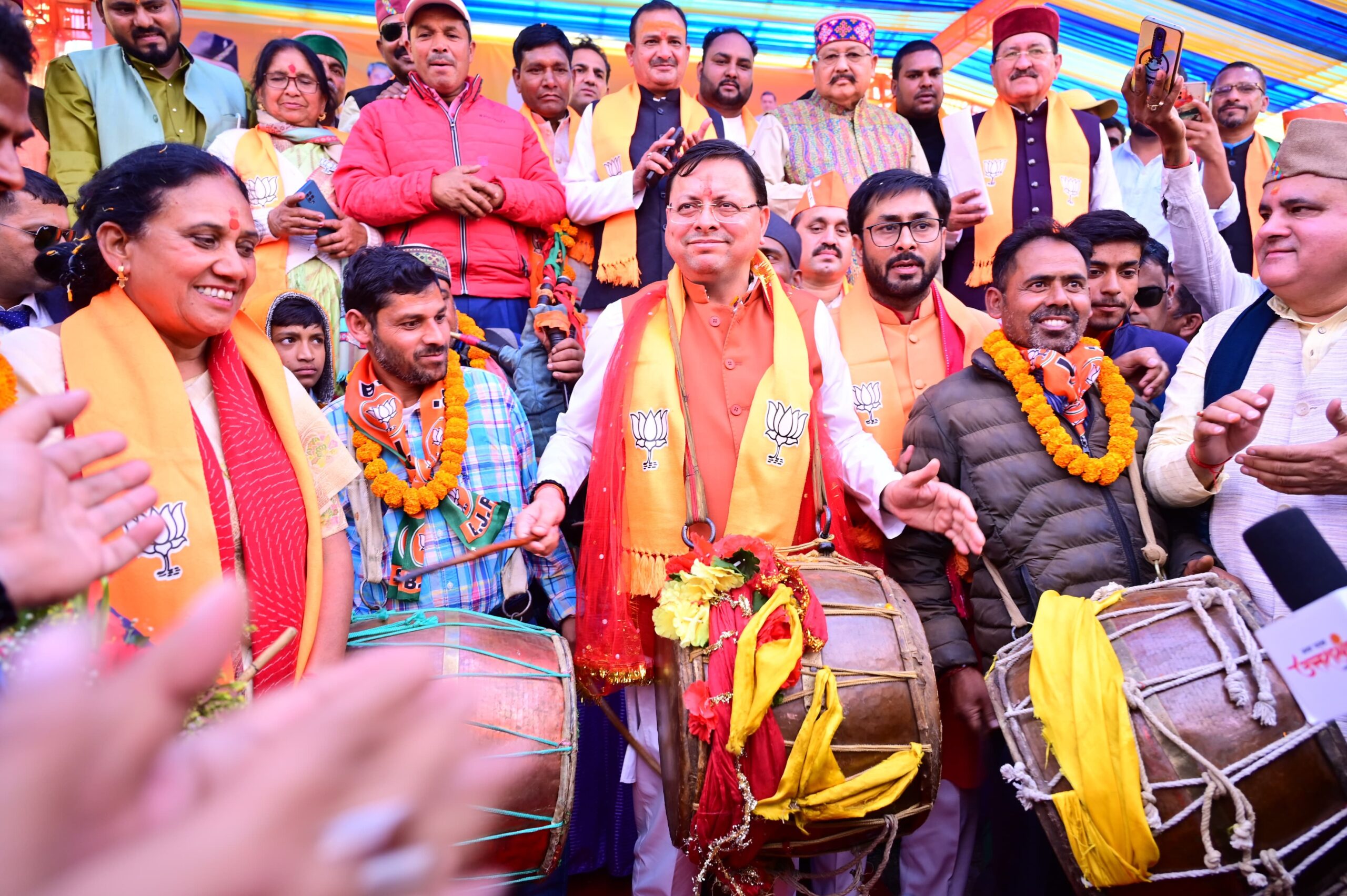 कोई भी श्रद्धालु एक दिन मे यह तय नही करता कि उसे कहाँ जाना है। यात्रा के लिए कोई भी काफी पहले पारिवारिक विचार विमर्श करता है। कांग्रेस द्वारा फैलाई जा रही अफवाह न केवल उसकी निम्न मानसिकता :धामी