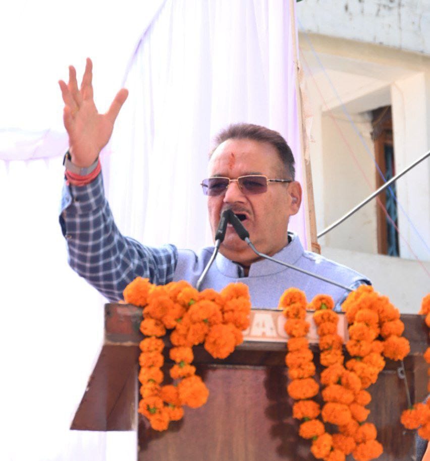 गणेश जोशी ने केदारघाटी के लोगों से 20 नवम्बर को लोकतंत्र के महापर्व पर अपना मतदान अवश्य देने का भी आव्हान किया   
