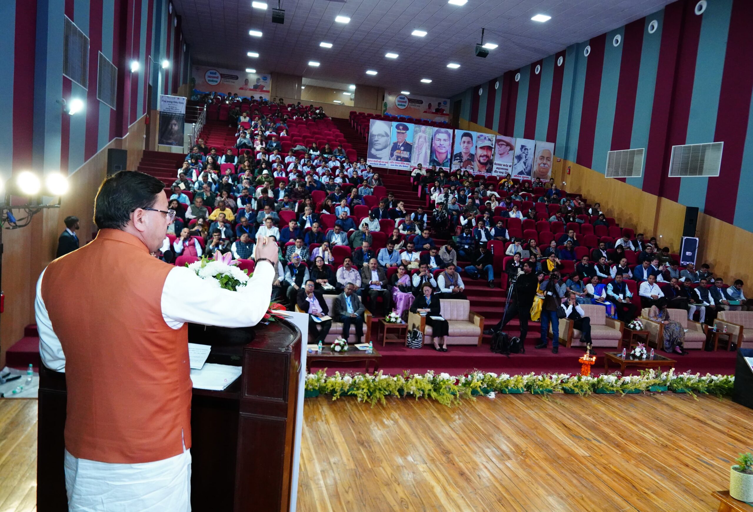 मुख्यमंत्री ने कहा यदि इस ऊर्जा को सही दिशा और मार्गदर्शन प्रदान किया जाए, तो हमारा देश न केवल एक आर्थिक महाशक्ति के रूप में उभरेगा, बल्कि एक सशक्त और समृद्ध समाज की नींव भी रख सकेगा   