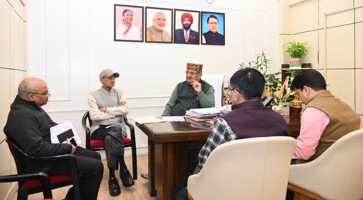 गणेश जोशी ने कृषि विभाग के अधिकारियों को कहा कि अधिक से अधिक किसान फसल बीमा का लाभ ले सकें इसके लिए किसानों के साथ संवाद पर उन्हे प्रोत्साहित किया जाए      