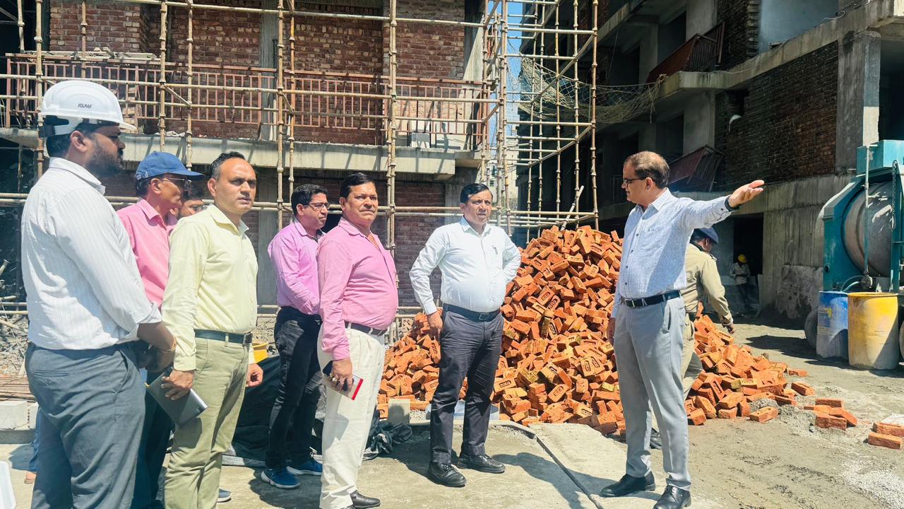 प्रधानमंत्री आवास योजना: धौलास हाउसिंग स्कीम के तहत बन रहे ये घर पीएम आवास योजना के मापदंडों के अनुरूप तैयार किए जा रहे हैं   