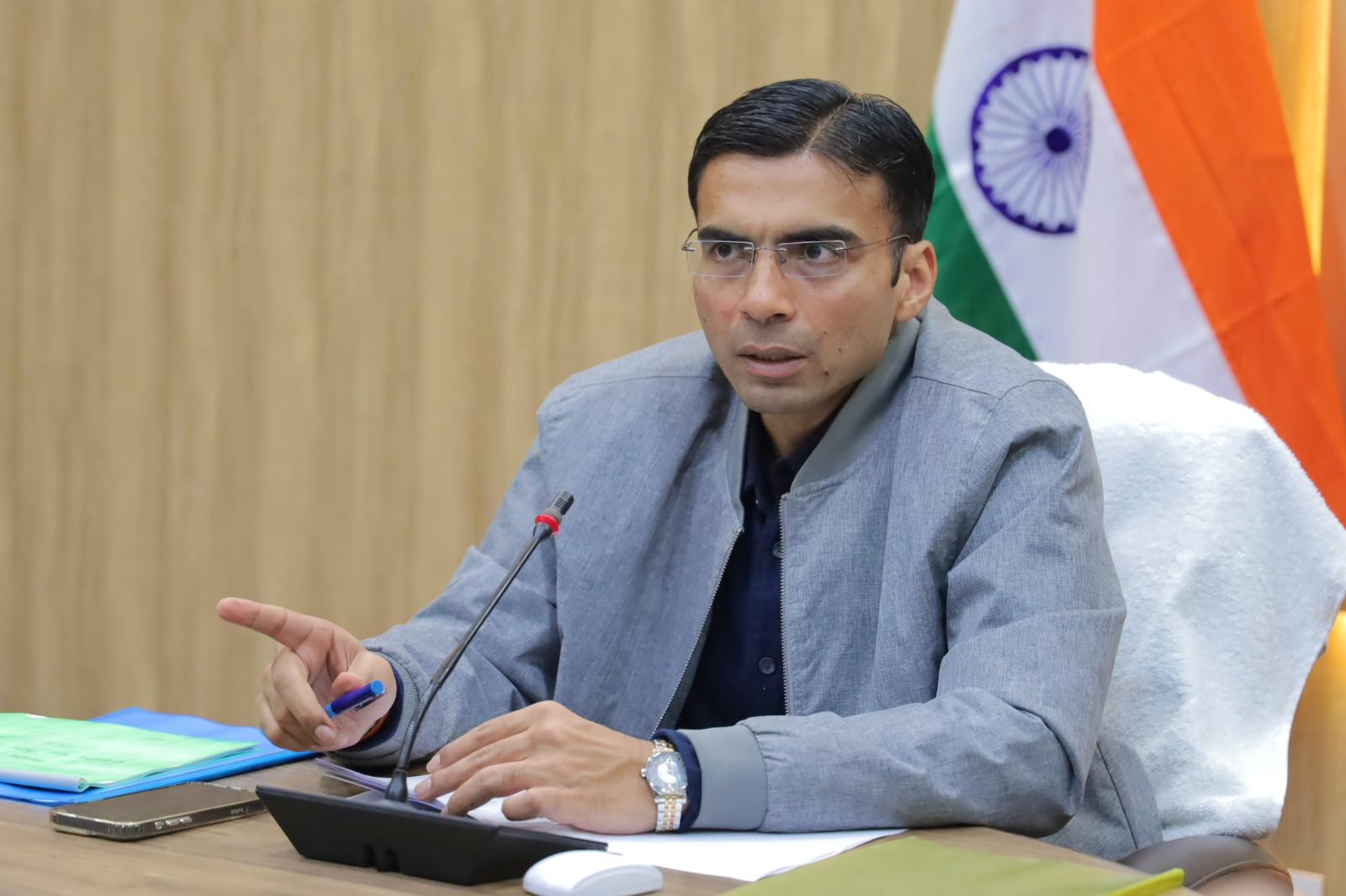 विकासनगर चिकित्साल के आक्सीजन प्लांट तथा प्रेमनगर चिकित्सालय के बच्चों के आईसीयू को संचालित करने हेतु मानव संसाधन बढाने तथा धन मौके पर ही किया स्वीकृत।   