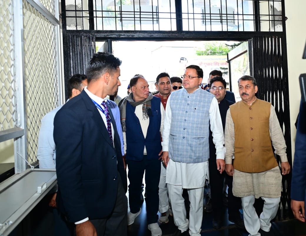 हल्द्वानी नगर निगम कार्यालय में मुख्यमंत्री धामी ने औचक निरीक्षण के दौरान दिए निर्देश प्रतिदिन स्ट्रीट लाईटों की मानिटरिंग की जाए   
