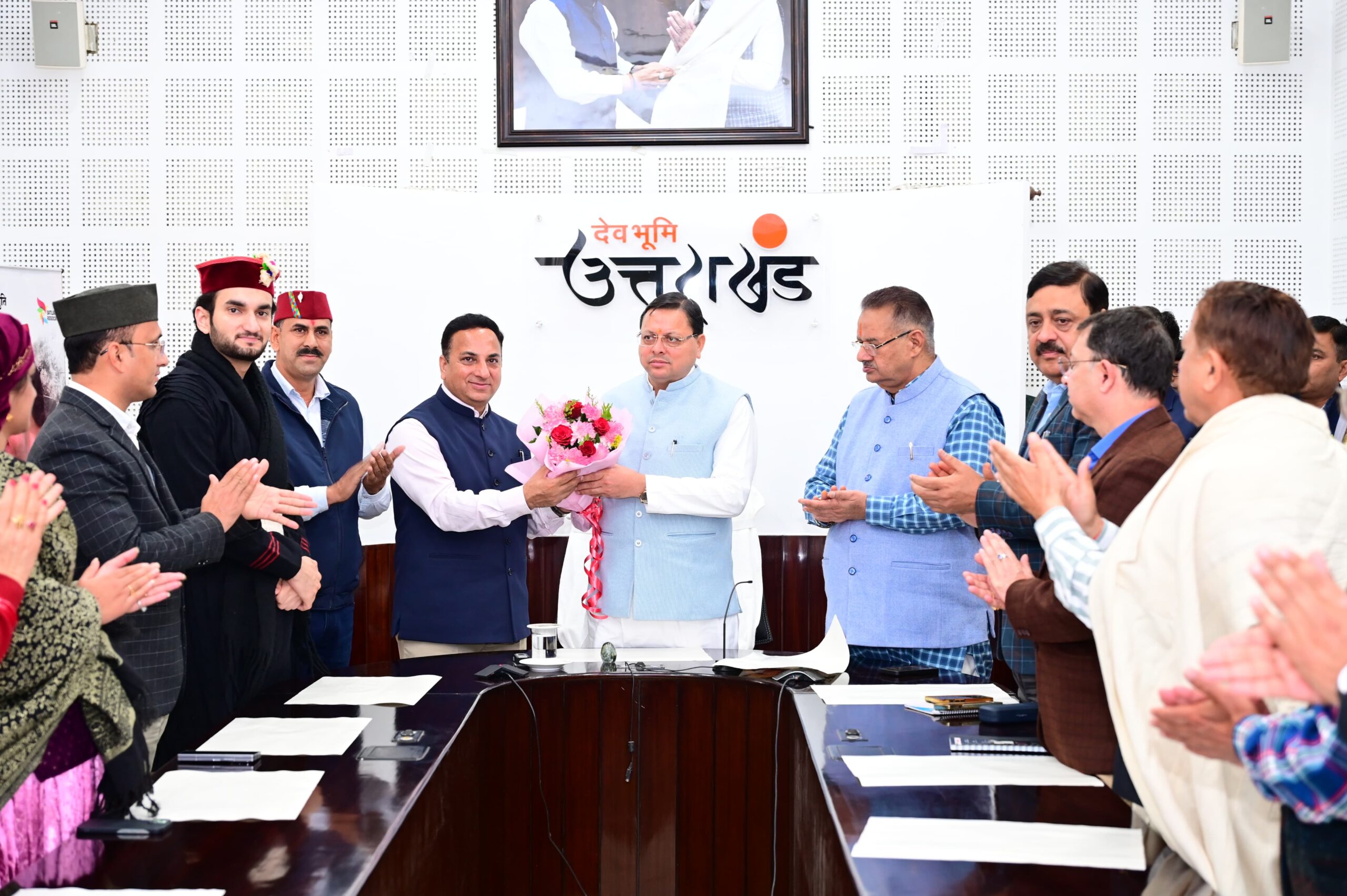 राज्य सरकार क्षेत्रीय संस्कृति को बढ़ावा देने के लिए आंचलिक फिल्मों के निर्माण और प्रचार प्रसार में पूरा सहयोग दे रही है : धामी   