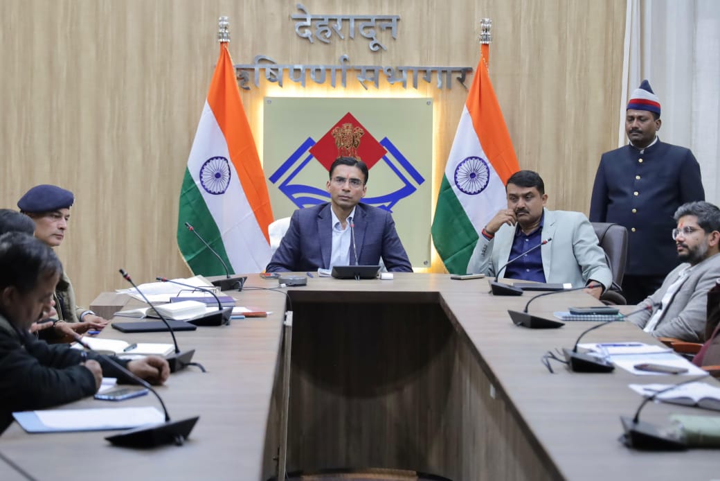 डीएम ने लोनिवि को चिन्हित स्थलों पर क्रेस बेरियर लगाने एवं उपलब्ध स्थलों को सुविधाजनक बनाने के निर्देश दिये
