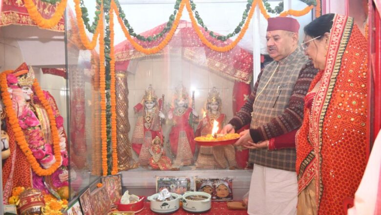 कैबिनेट मंत्री गणेश जोशी ने अपने पिता स्व.श्याम दत्त जोशी की स्मृति में निर्मित दुर्गा मंदिर के पंचम स्थापना दिवस के अवसर पर पूजा अर्चना और भजन कीर्तन का किया आयोजन   