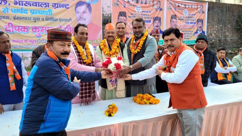 महानगर के अध्यक्ष सिद्धार्थ उमेश अग्रवाल ने कहा चुनाव के इस रणभूमि में विजय की ओर बढ़ रहे हैं   
