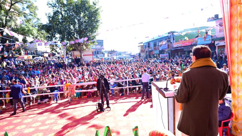 मुख्यमंत्री धामी ने गोपेश्वर, चमोली में जनसभा को संबोधित करते हुए नगरपालिका अध्यक्ष पद पर संदीप रावत समेत अन्य सभासद पदों के लिए भाजपा उम्मीदवारों के समर्थन में वोट अपील की।   