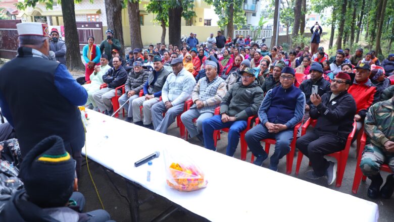 कैबिनेट मंत्री गणेश जोशी ने क्षेत्रवासियों से आगामी 23 जनवरी को भाजपा के पक्ष में मतदान करने की अपील की।   