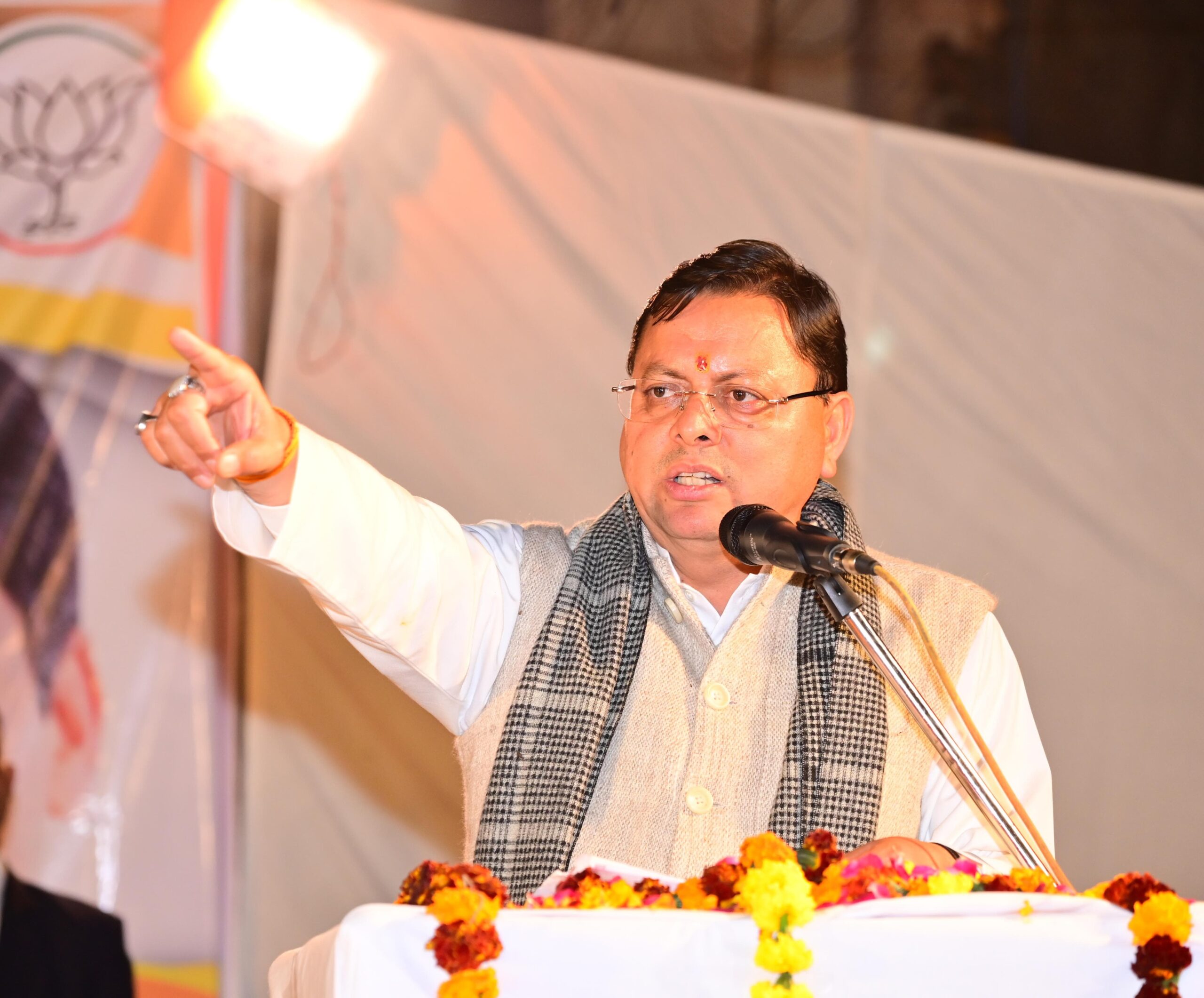 मुख्यमंत्री धामी ने सख्त रुख अपनाते हुए स्पष्ट कर दिया है कि राज्य की एकता और सम्मान पर कोई समझौता नहीं होगा      