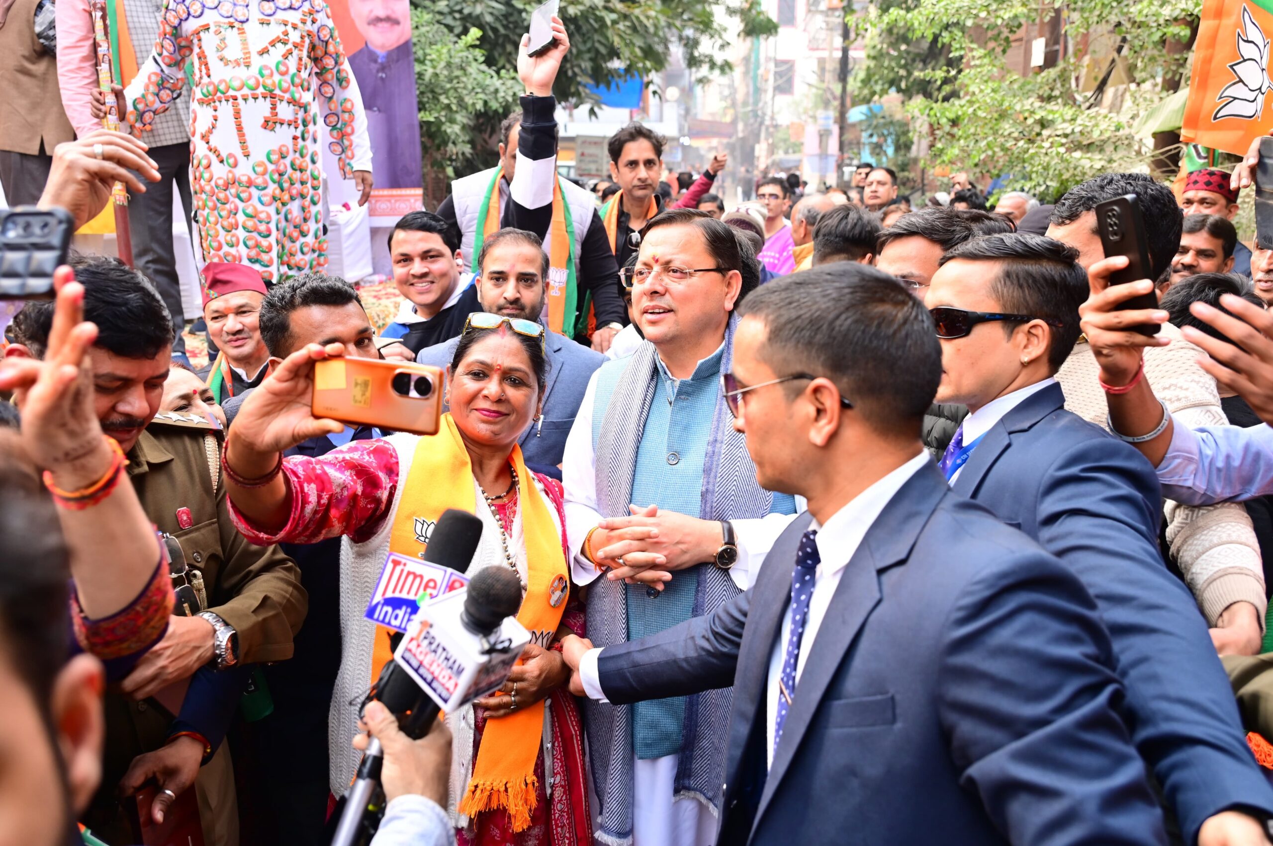 इस बार दिल्ली में परिवर्तन की लहर चल रही है और लोगों को डबल इंजन बनाने के लिए पांच फरवरी का इंतजार है:धामी   