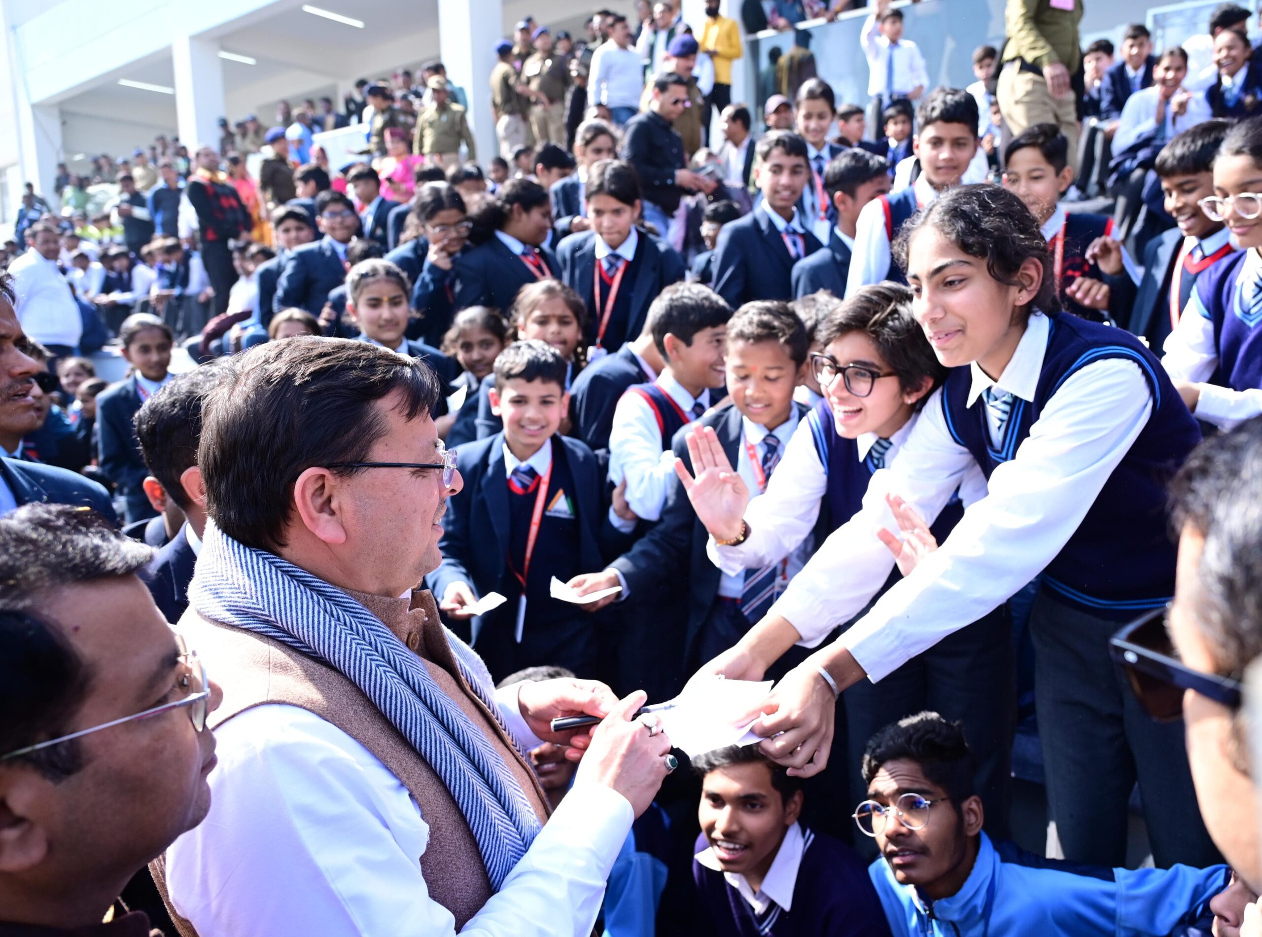 मुख्यमंत्री ने शॉटगन से टैप शूटिंग भी की। इस दौरान उन्होने खिलाड़ियों से मिलकर अग्रिम शुभकामनाऐं दी