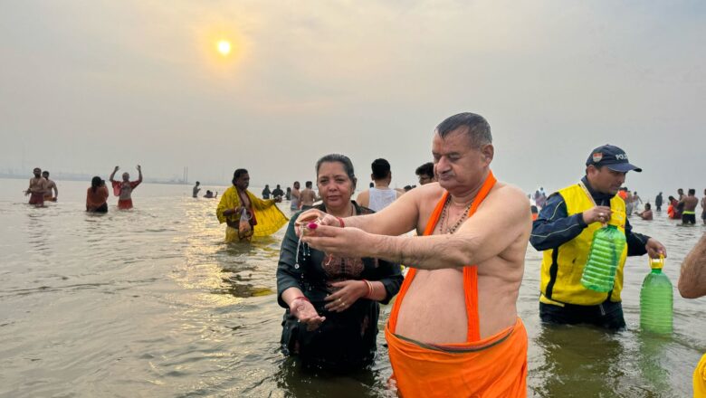 मंत्री गणेश जोशी ने महाशिवरात्रि के पावन अवसर पर परिवार संग प्रयागराज त्रिवेणी संगम में पवित्र स्नान किया और मां गंगा, यमुना और सरस्वती को नमन किया।