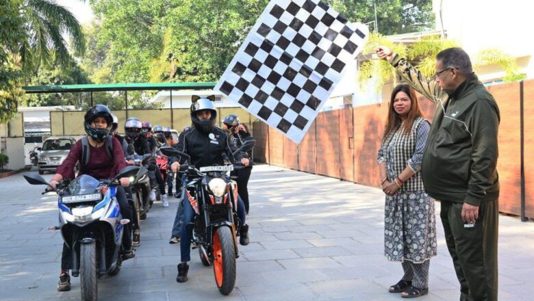 कैबिनेट मंत्री गणेश जोशी ने महिला बाइक राइड को दिखाई हरी झंडी