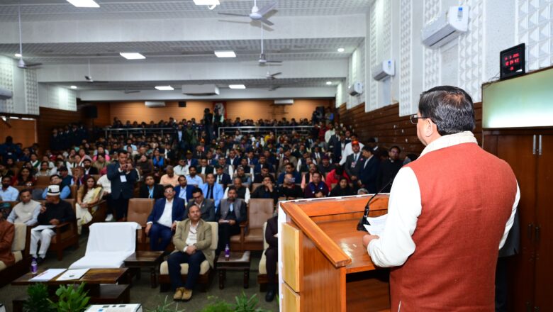 वाडिया इंस्टीट्यूट के सहयोग से हमने ग्लेशियर अध्ययन केंद्र भी स्थापित किया है, जिससे हम प्रकृति द्वारा दिए जाने वाले संकेतों को समझ सकें और उसके क्षरण को रोकने हेतु प्रभावी नीतियाँ बनाकर कार्य कर सकें : धामी