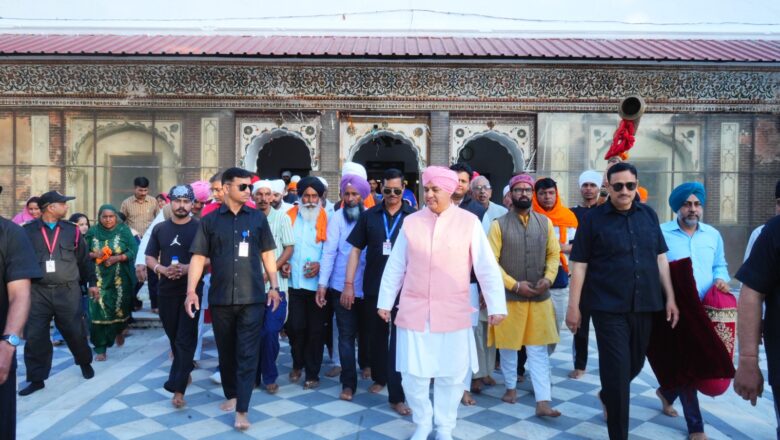 श्री महाराज जी ने संगत को दर्शन दिए व आशीर्वाद दिया। श्री दरबार साहिब परिसर व निकटवर्ती समूचा क्षेत्र श्री गुरु राम राय जी महाराज के गगनभेदी जयकारों से गूंज उठा