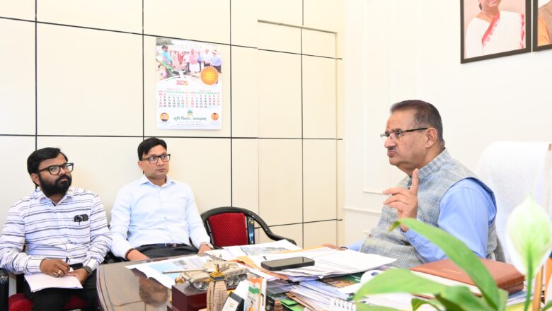 देहरादून-पांवटा साहिब राजमार्ग चौड़ीकरण कार्यों की प्रगति की समीक्षा करते कैबिनेट मंत्री गणेश जोशी